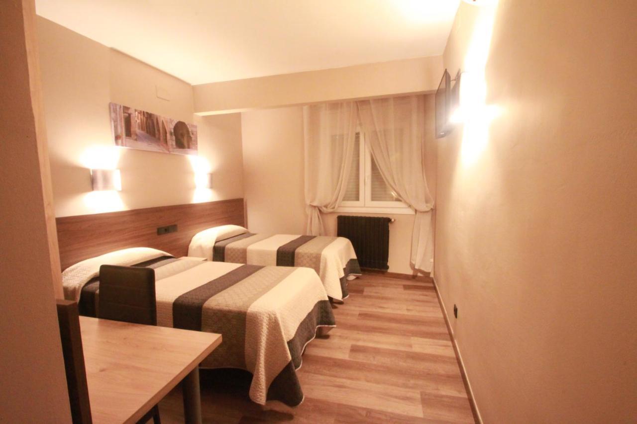 Hotel, H De L'Anton Batea المظهر الخارجي الصورة