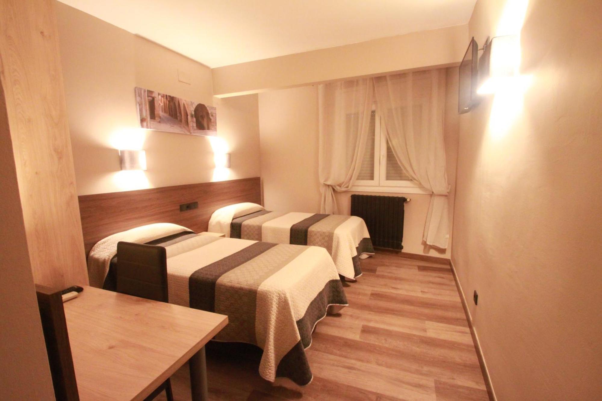 Hotel, H De L'Anton Batea المظهر الخارجي الصورة